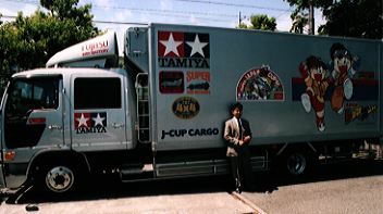 �^�~���̒��ԏ�A�i�b�J�[�S�̑O�Łc